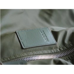 Mackag*e тонкая, но в тоже время тёплая пуховая мужская куртка , отшиты на фабрике из остатков оригинальных тканей бренда,(Цена на оф сайте выше 70 000 )