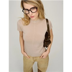 Бежевый джемпер вязаный с воротником стойкой