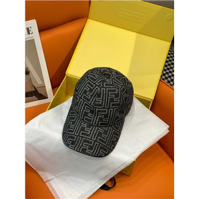 Стильная бейсболка  FEND*I 💛