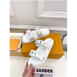 Женские шлепки и босоножки