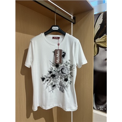 Футболки WEEKEND MAX MARA 26-style LOVE letter 1983. Эта серия — точная копия оригинального дизайна, с очень аккуратной строчкой и этикеткой, изготовленной на заказ. Изготовлены из комфортной и приятной для кожи ткани из чистого хлопка.