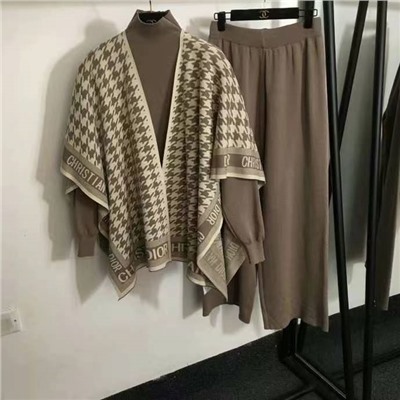 Костюм тройка