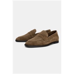 FLAT SPLIT SUEDE LOAFERS