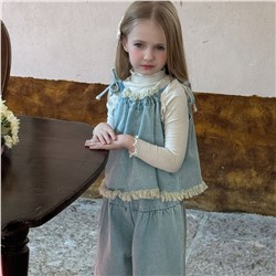 Стильный костюм-двойка: джинсы и топ для девочек 🥰  Материал: хлопок Продавец рекомендует брать размер в соответствии с ростом, если нужно,  чтобы было оверсайз, можно выбрать размер побольше