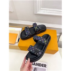 Женские шлепки и босоножки