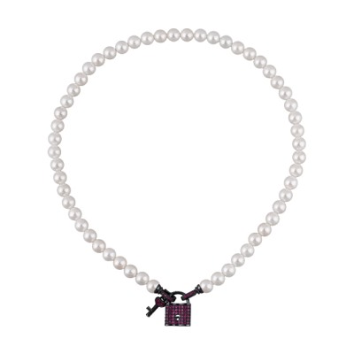 Колье (Майорка белая 8мм, фианит фуксия; покрытие черный родий) 45см, Есть комплект