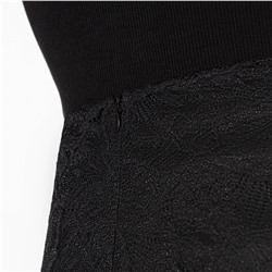 Юбка из кружева на подкладе, Икона бунта