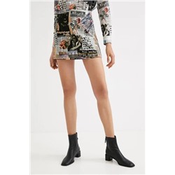 Minifalda slim collage periódicos