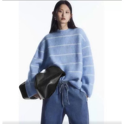 Трикотажный свитер с круглым вырезом КО*С