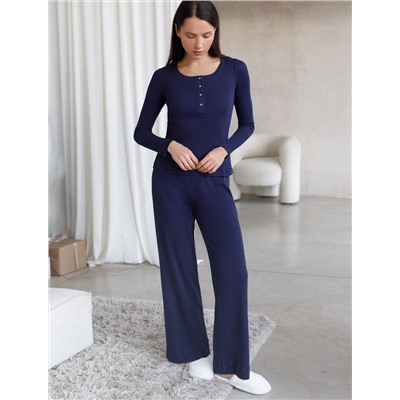 Прямые брюки с поясом на резинке из фактурного трикотажа в рубчик