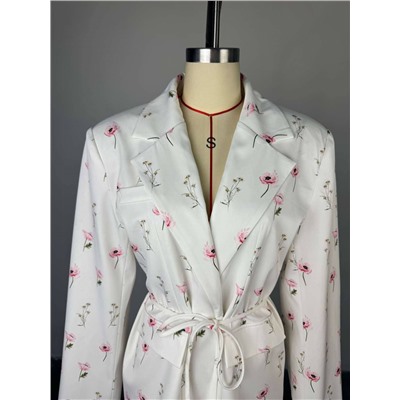 Симпатичный весенний пиджак