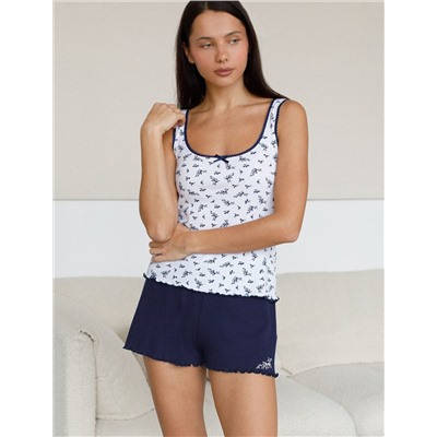 Короткие шорты на резинке с вышивкой из фактурного трикотажа в мелкий рубчик