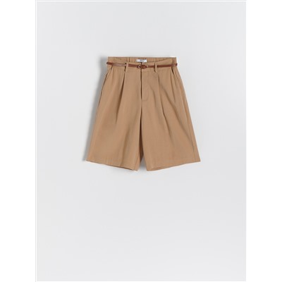 Shorts mit Gürtel