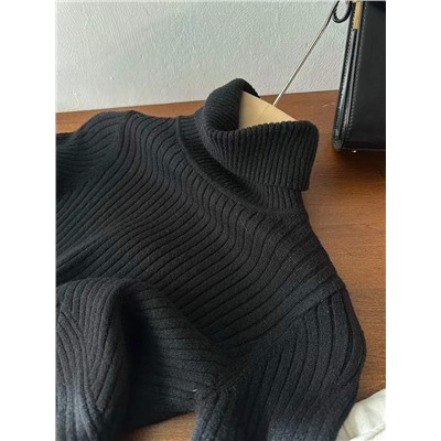 Женская укороченная водолазка с фигурным низом, экспорт  Bershk*a  Цена на бирке 29,99€