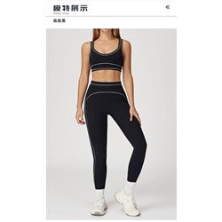 Легкий женский спортивный костюм