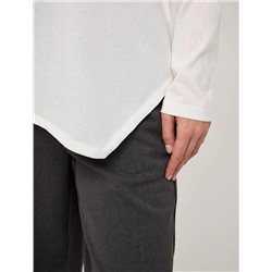 Белый джемпер с асимметричным низом