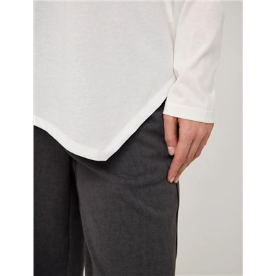 Белый джемпер с асимметричным низом