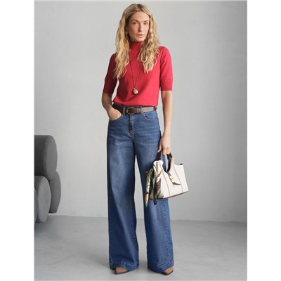 Джинсы трубы с декоративной стиркой из эластичного денима средней плотности