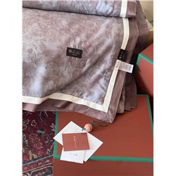 Невероятно нежное и приятное покрывало  Loro Pian*a 🤍  Идет в красивой упаковке