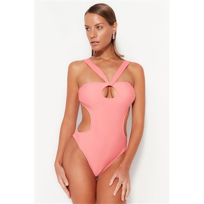 TRENDYOLMİLLA Pembe Straplez Cut Out/Pencereli High Leg Mayo TBESS23MA00031