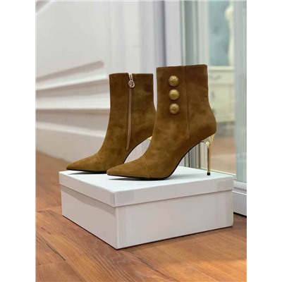 Ботильоны на шпильке с металлическими круглыми пряжками и острым носком  БАЛЬМА*Н