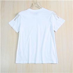 Футболка со стразами по линии плеча с круглым вырезом