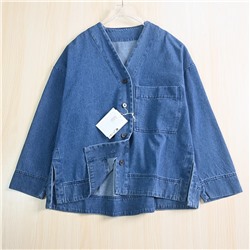 Классная джинсовая куртка свободного кроя со спущенной линией плеча