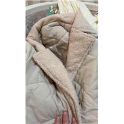 Женское короткое пальто с отворотами