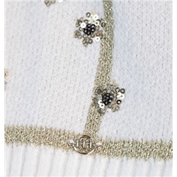 Элегантный и свободный трикотажный свитер