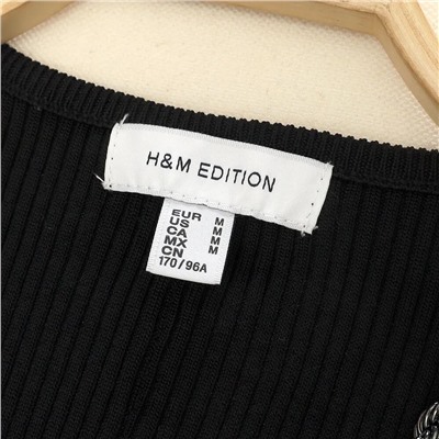 Женский пуловер с V-образным вырезом горловины и декором в виде крупной металлической цепи  Н*М