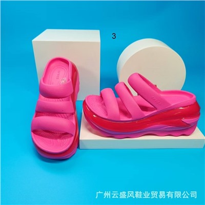 Симпатичные сабо КРОК*С на платформе  Новая коллекция