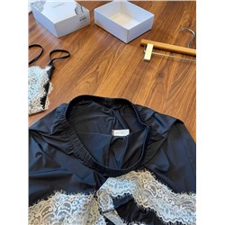 Красивая женская пижама с кружевом  LA PERL*A  В черном цвете Топ+шорты