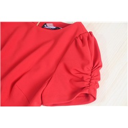 Яркое платье-футляр с декоративными элементами на талии, подчеркивающими фигуру. Kar*l Lagerfel*d  Материал: 96% полиэстер; 4% спандекс