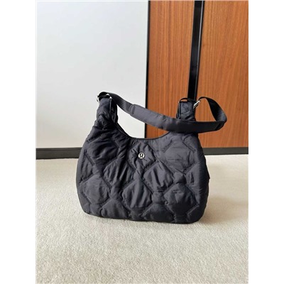 Стеганая сумка с вышивкой бренда   LULULEMO*N