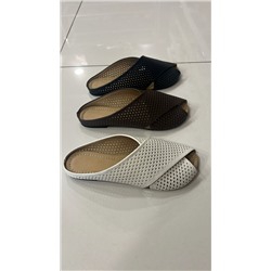 Шлепанцы белый