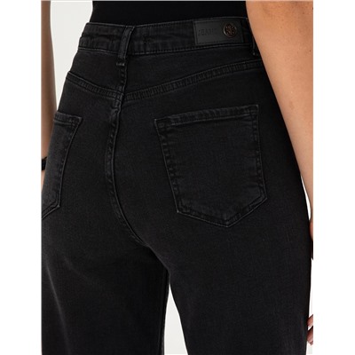 Siyah Mom Fit Geniş Kalıp Jean Pantolon