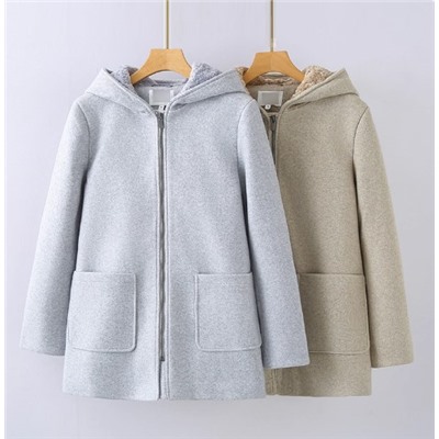 Женская шерстяное пальто прямого кроя средней длины