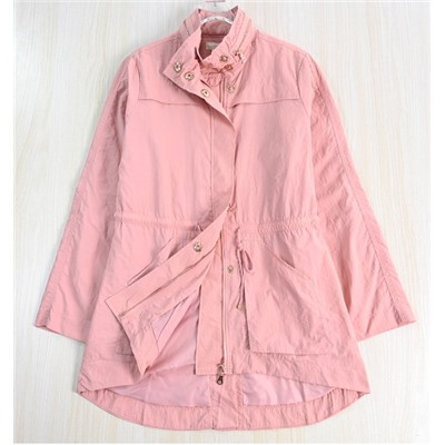 Тонкая ветровка с капюшоном