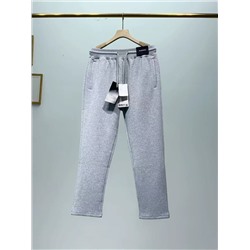 Осенние мужские модные простые повседневные эластичные быстросохнущие брюки Lululemon, прямые брюки трехмерного кроя 3D, гладкие и стильные. Эластичный пояс + шнурок удобен в ношении и не соскальзывает, обеспечивая полное ощущение безопасности. Карманы на молнии с обеих сторон брюк удобны для хранения и чрезвычайно безопасны! Светоотражающий логотип на изгибе задней ножки прост, элегантен и легко узнаваем. Ткани, изготовленные на заказ заказчиками, имеют хорошую текстуру. Эти два цвета очень универсальны, они незаменимы для повседневного спорта, и их не так-то легко носить~