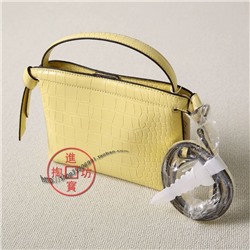 Небольшая женская сумка в двух цветах  Идет с длинным ремешком Искуственная кожа