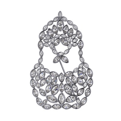 Брошь Матрешка (кристаллы SW белые; покрытие родий), Есть комплект