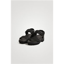 Sandalia trekking negra de neopreno