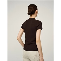 Коричневый джемпер с воротником стойкой