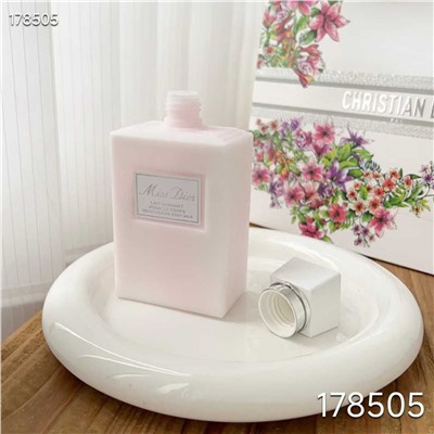 Набор из четырех частей   DIO*R Flame Flower