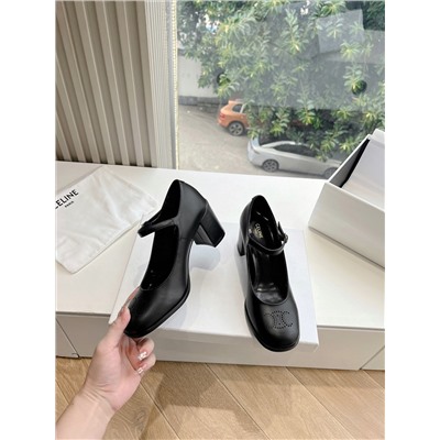 оригинальная коровья лакированная кожа. Подкладка: овчина Подошва: итальянская яловая кожа.