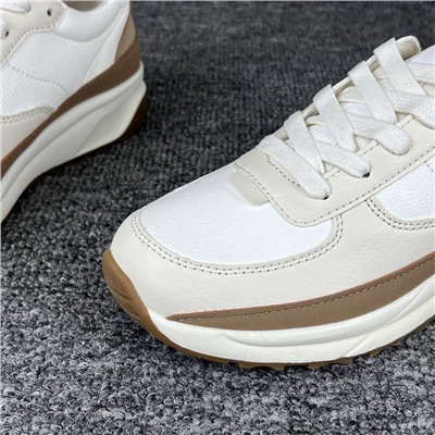 Женские кроссовки