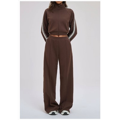 Женский спортивный костюм