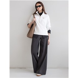 Широкие джинсы с декоративной стиркой из эластичного плотного денима