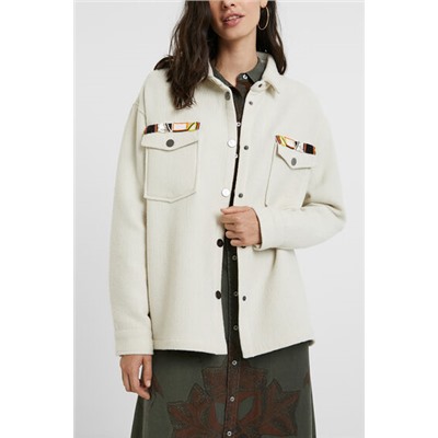 Chaqueta bolsillos bordados