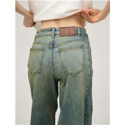 Синие зауженные джинсы с платком